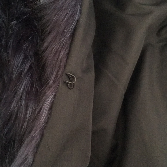 Girls faux fur hooded vest - Picture 7 of 8